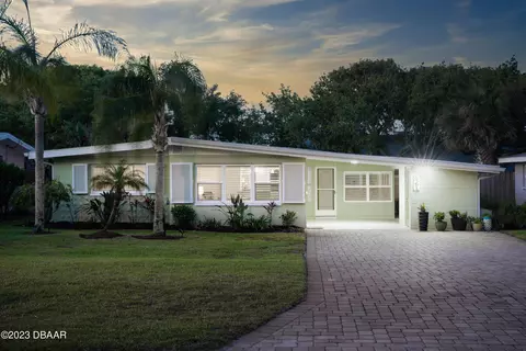 821 E 2nd Ave, New Smyrna Beach, FL 32169