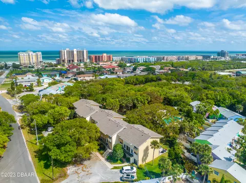 805 Schoolway Ave #204, New Smyrna Beach, FL 32169