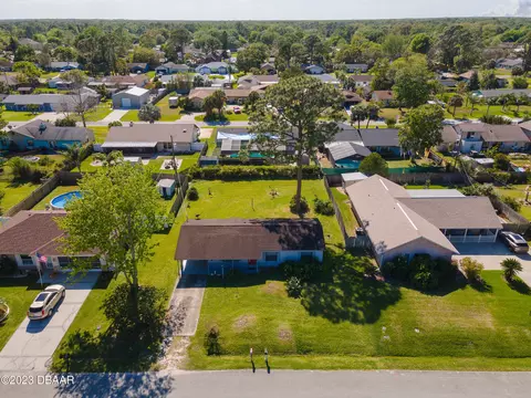 2918 Pine Tree Dr, Edgewater, FL 32141 photo 3
