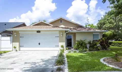 3500 Red Pontiac Dr, Port Orange, FL 32129