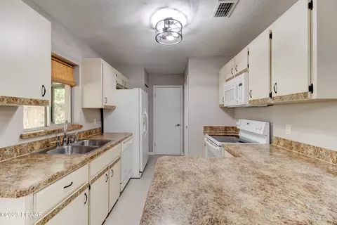 3212 Pine Tree Dr, Edgewater, FL 32141 photo 9