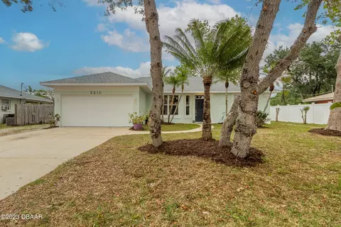 2215 Travelers Palm Dr, Edgewater, FL 32141