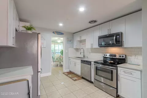 37 Palm Dr, Ormond Beach, FL 32176 photo 6