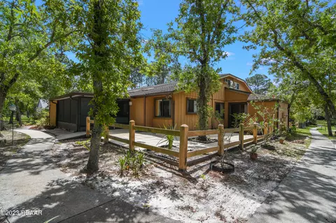 9 Summer Trees Rd, Port Orange, FL 32128