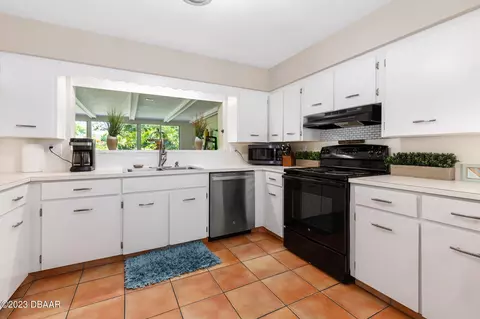 585 John Anderson Dr, Ormond Beach, FL 32176 photo 9