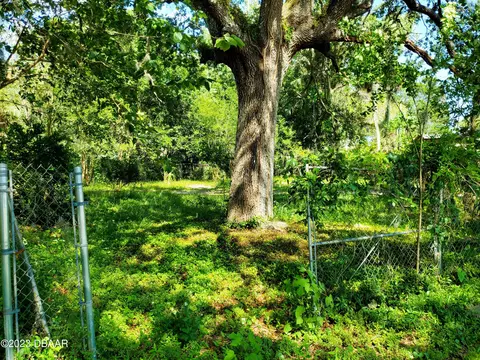 775 Parque Dr, Holly Hill, FL 32117