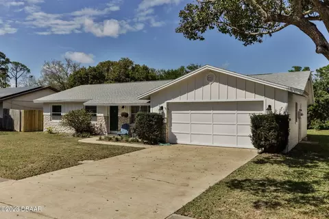 97 Woodlake Dr, Port Orange, FL 32129