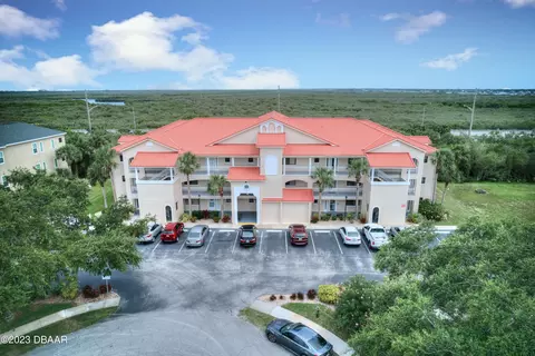 466 Bouchelle Dr #203, New Smyrna Beach, FL 32169