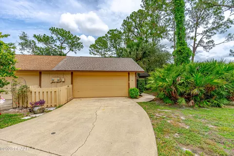 118 Sawgrass Cir, Daytona Beach, FL 32114