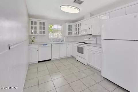 616 N Riverside Dr, Edgewater, FL 32132 photo 8