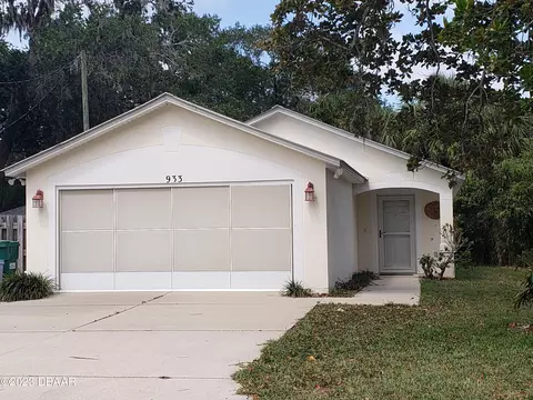 933 Daytona Ave, Holly Hill, FL 32117