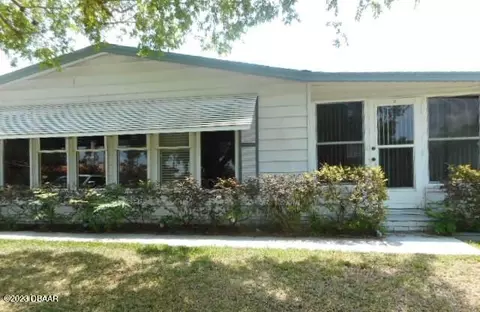 806 St Andrews Blvd, Lady Lake, FL 32159