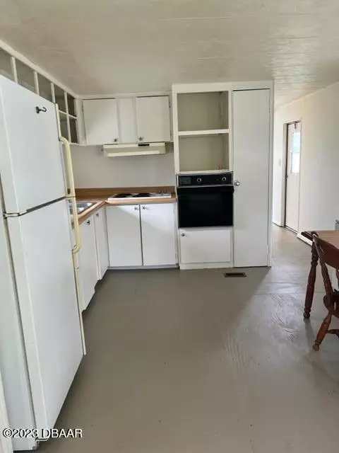112 West Loop, Oak Hill, FL 32759 photo 14