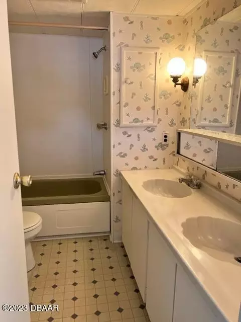 112 West Loop, Oak Hill, FL 32759 photo 6