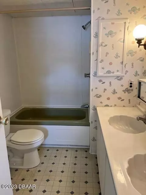112 West Loop, Oak Hill, FL 32759 photo 8