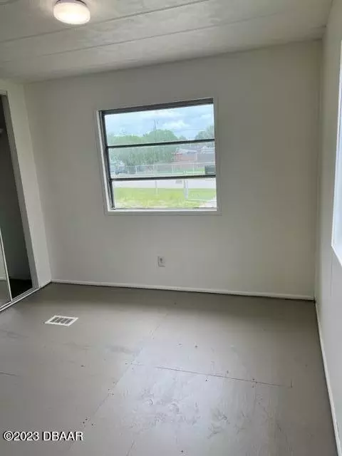 112 West Loop, Oak Hill, FL 32759 photo 10