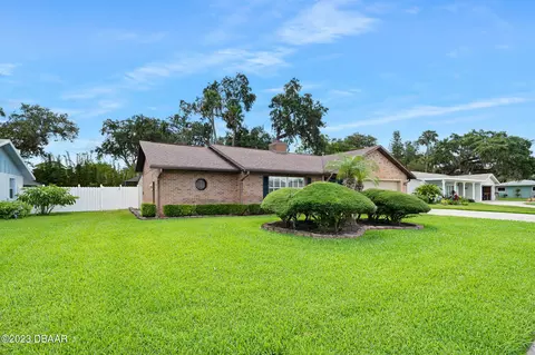 2921 Gaslight Dr, South Daytona, FL 32119