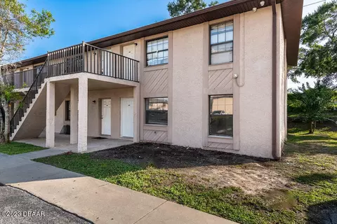 1290 9th St #204, Daytona Beach, FL 32117