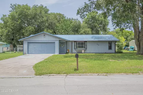 310 N Prospect St, Crescent City, FL 32112