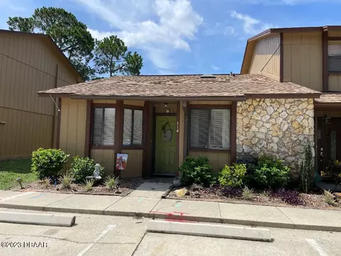 114 E Baywood Sq, Daytona Beach, FL 32119
