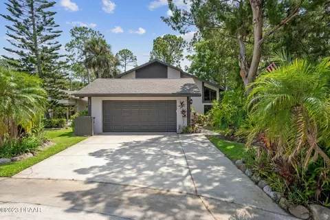 109 Meadowbrook Cir, Daytona Beach, FL 32114