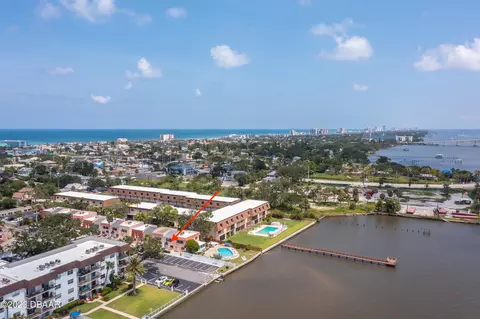 102 Mitchell Pl, Daytona Beach, FL 32118