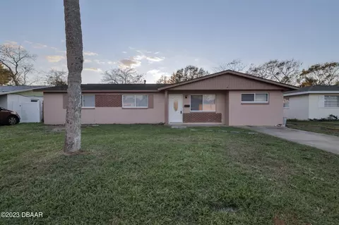 612 Easy St, Daytona Beach, FL 32117