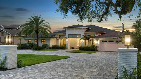 590 John Anderson Dr, Ormond Beach, FL 32176 photo 2