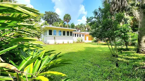 912 N Halifax Dr, Ormond Beach, FL 32176