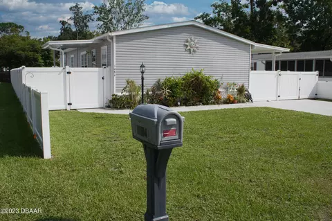 1084 S Green Acres Cir, South Daytona, FL 32119