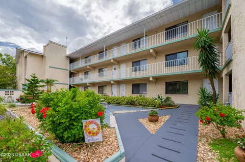 633 S Palmetto Ave #207, Daytona Beach, FL 32114
