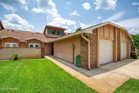 628 Brown Pelican Dr, Daytona Beach, FL 32119