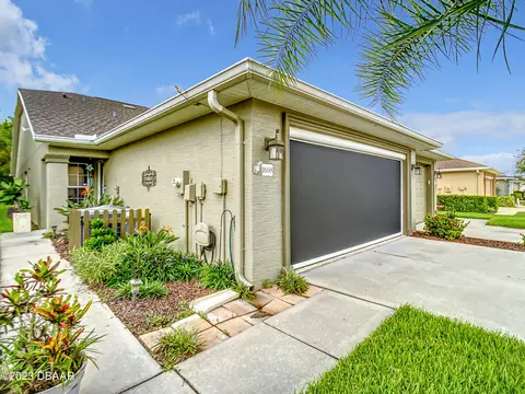1608 Areca Palm Dr, Port Orange, FL 32128
