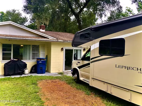 135 W Dundee Ave, De Leon Springs, FL 32130