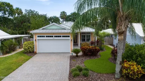 513 S Pine St, New Smyrna Beach, FL 32169