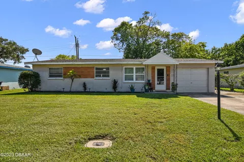 844 White Ct, Daytona Beach, FL 32117