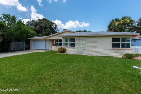 321 Pelican Ave, Daytona Beach, FL 32118