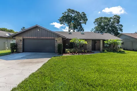 4727 Hidden Lake Dr, Port Orange, FL 32129