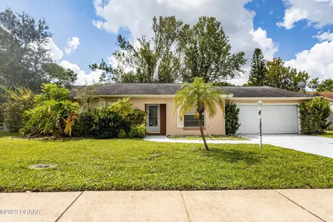 156 Springwood Dr, Daytona Beach, FL 32119