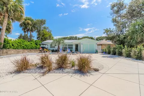 829 E 14th Ave, New Smyrna Beach, FL 32169