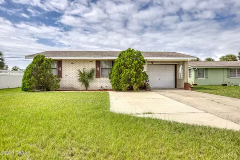 4 Poinsettia Dr, Ormond Beach, FL 32176