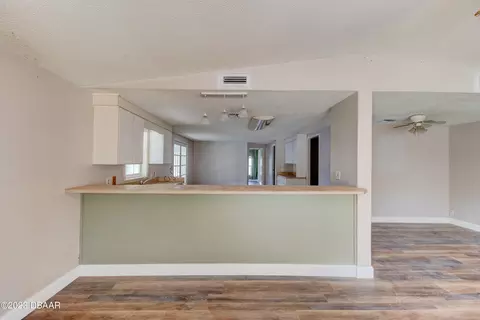 143 Apache Ct, Oak Hill, FL 32759 photo 4