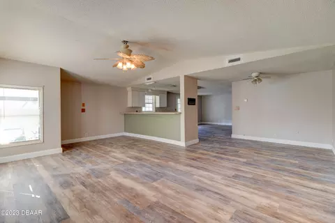 143 Apache Ct, Oak Hill, FL 32759 photo 3