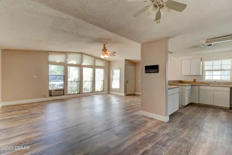 143 Apache Ct, Oak Hill, FL 32759 photo 2