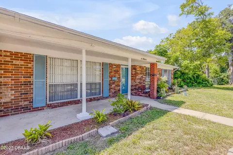 636 Williamsburg Dr, Daytona Beach, FL 32117