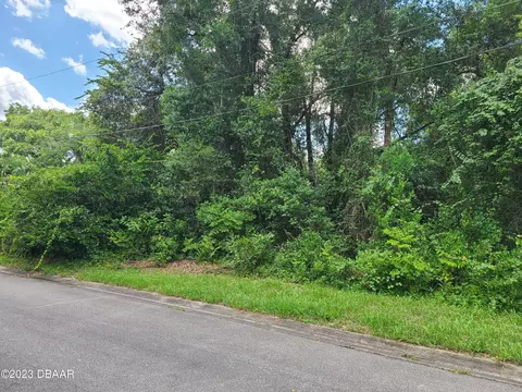 508 W Winnemissett Ave, Deland, FL 32720