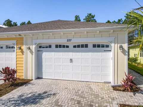 227 Pop Top Ln, Daytona Beach, FL 32124