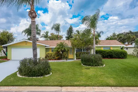 140 Nautical Dr, South Daytona, FL 32119