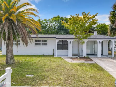 1038 Berkshire Rd, Daytona Beach, FL 32117