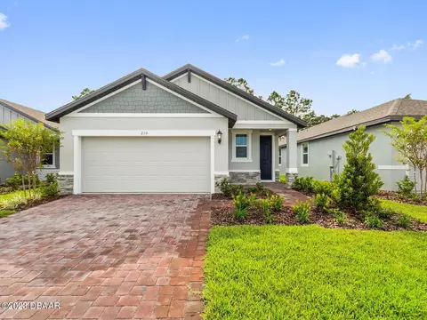 210 Pitching Wedge Dr, Daytona Beach, FL 32124